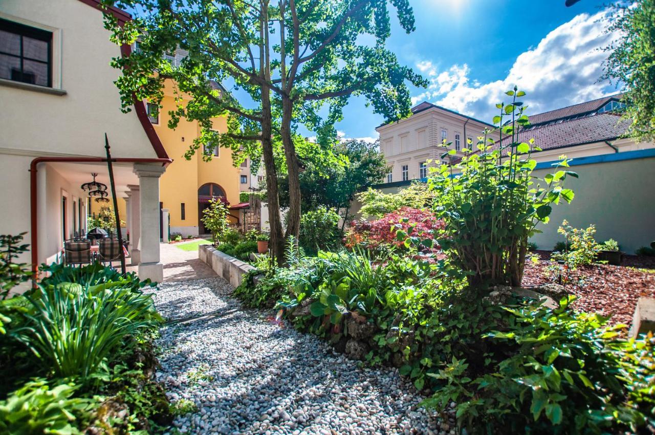 Entire House In The Center Of Ljubljana - Free Parking - Dragon Garden Pavilion Ljubljana Exterior photo